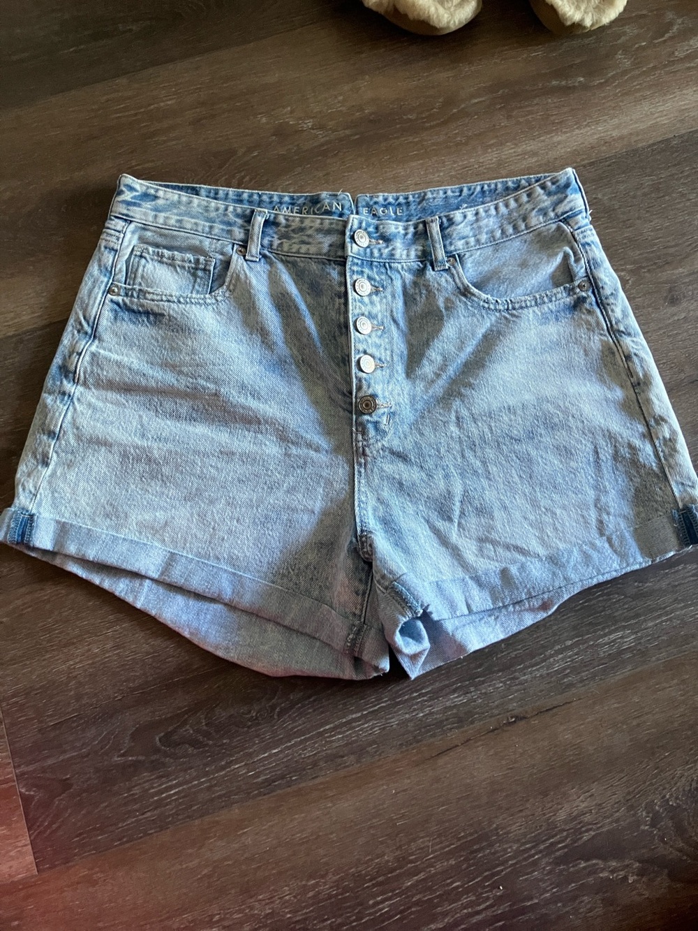 American Eagle Outfitters Light Wash High-Rise Button-Front Denim Mom Shorts 16